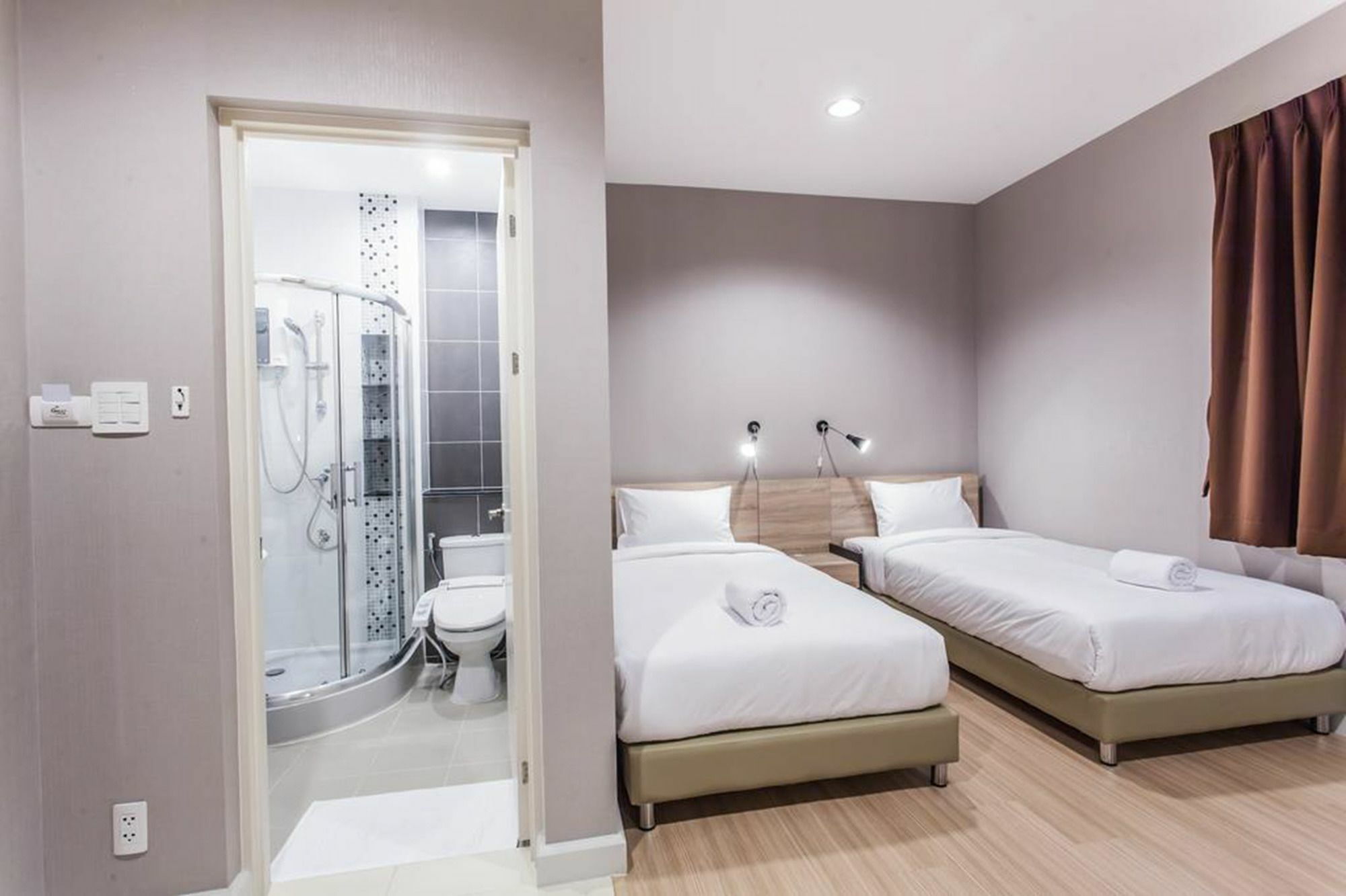 Morino Hotel Si Racha Esterno foto