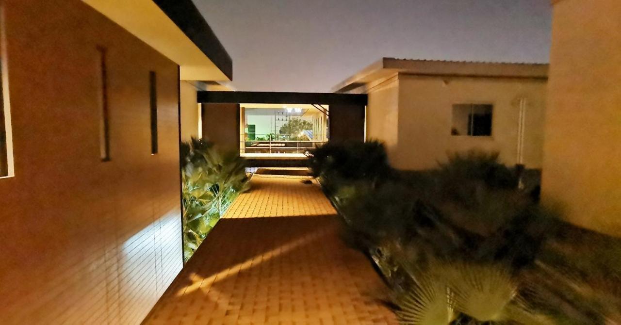 Morino Hotel Si Racha Esterno foto